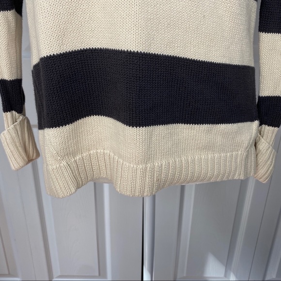🔥SOLD🔥Gap Striped Knit Sweater Gray Cream Size Medium - Picture 4 of 14